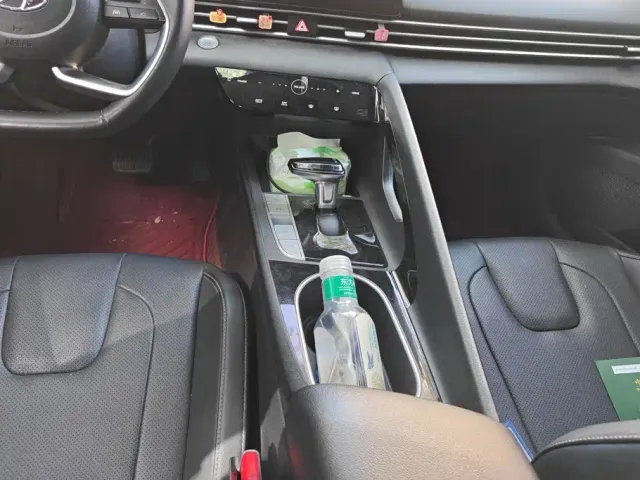 Hyundai Elantra — Фото автомобиля 16
