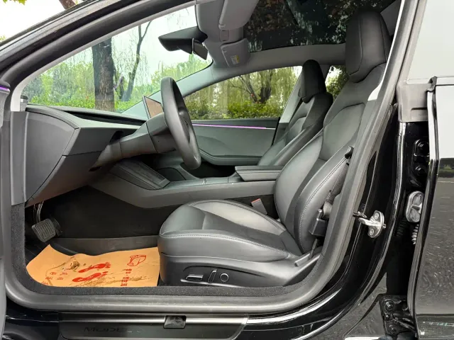 Tesla Model 3 — Фото автомобиля 11