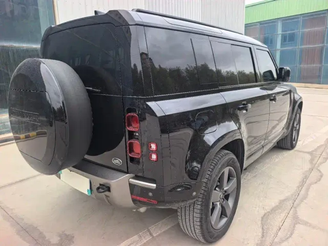 Land Rover Defender — Фото автомобиля 7