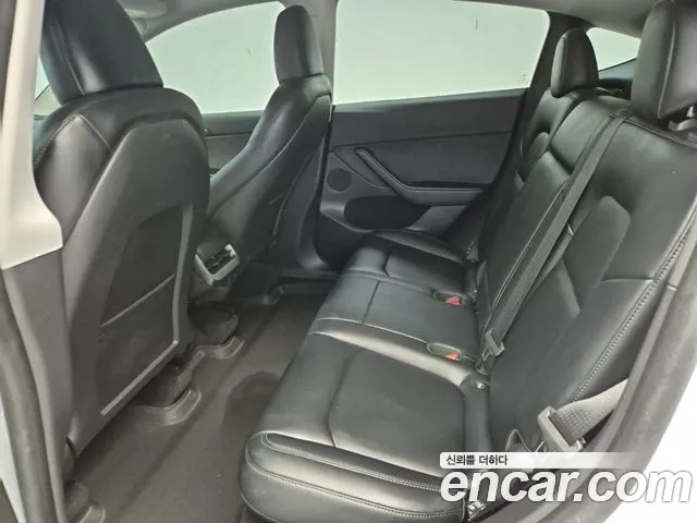 Tesla Model Y — Фото автомобиля 12