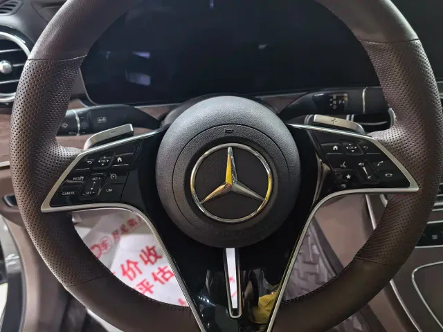 Mercedes-Benz E-Class — Фото автомобиля 11