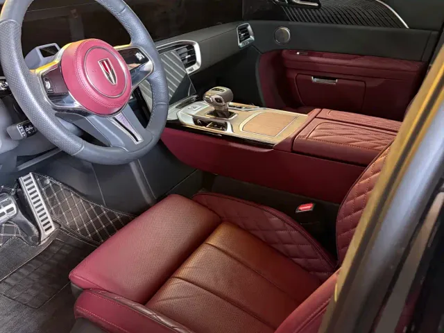 Hongqi E-HS9 — Фото автомобиля 5