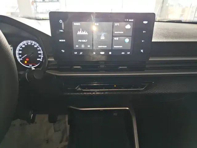 Geely Emgrand — Фото автомобиля 12