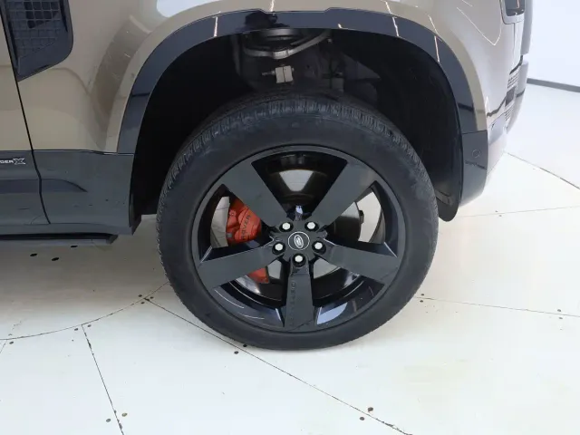 Land Rover Defender — Фото автомобиля 9