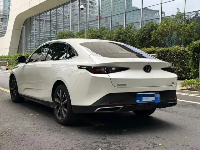 Changan Eado — Фото автомобиля 3