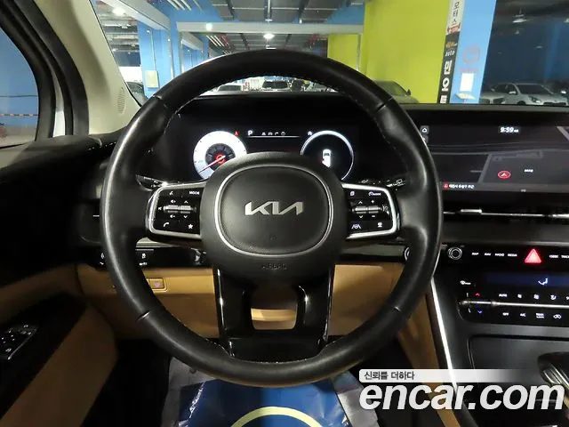Kia Carnival Generation 4 — Фото автомобиля 12