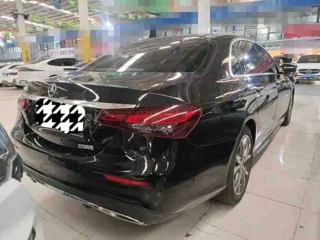Mercedes-Benz E-Class — Фото автомобиля 4