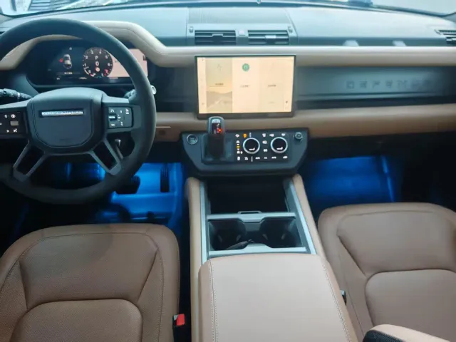Land Rover Defender — Фото автомобиля 10