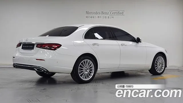 Mercedes-Benz E-Class — Фото автомобиля 2