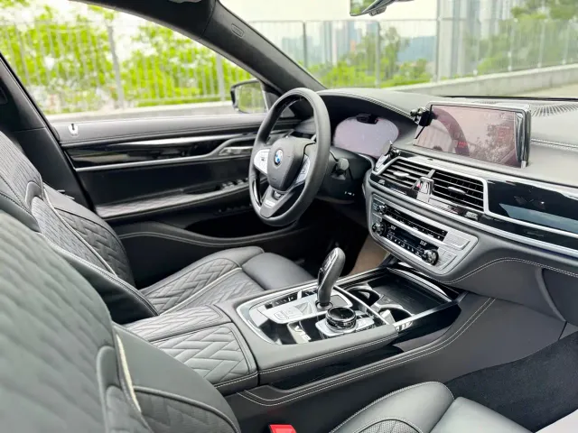 BMW 7 Series — Фото автомобиля 20
