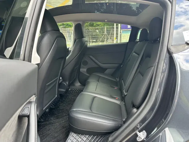 Tesla Model Y — Фото автомобиля 5