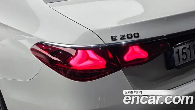Mercedes-Benz E-Class — Фото автомобиля 8