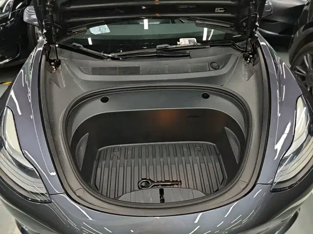 Tesla Model 3 — Фото автомобиля 19