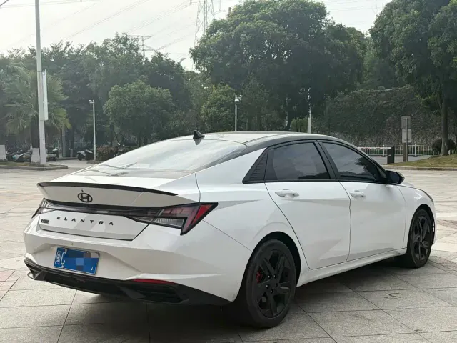 Hyundai Elantra — Фото автомобиля 9