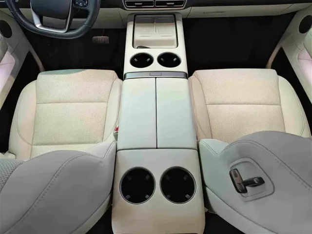 Li Auto MEGA — Фото автомобиля 13