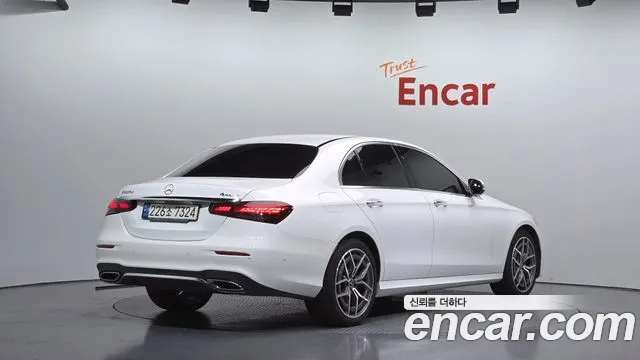Mercedes-Benz E-Class — Фото автомобиля 2