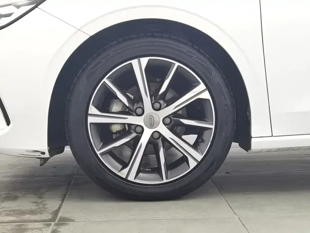 Geely Emgrand — Фото автомобиля 17