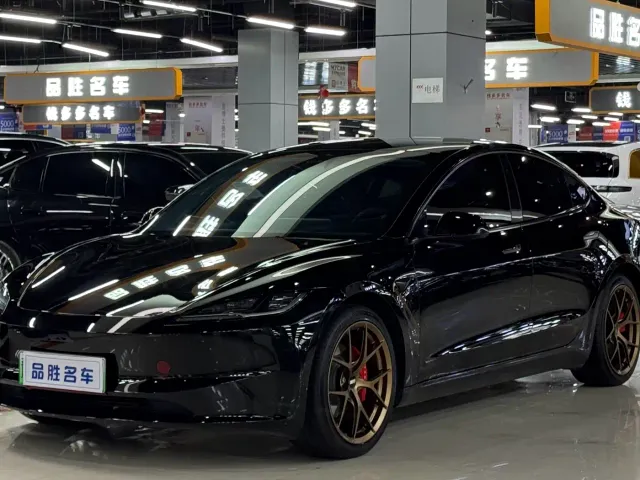 Фотография автомобиля — Tesla Model 3