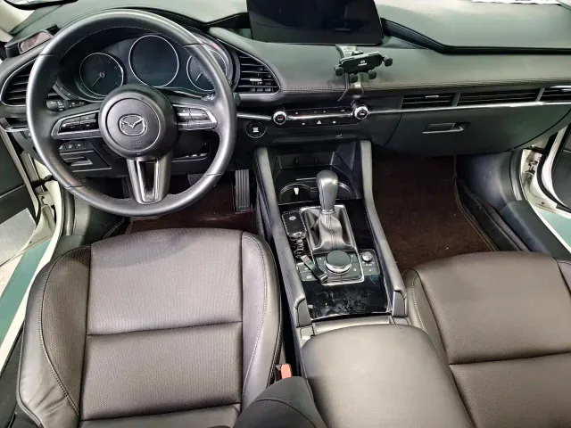 Mazda Axela — Фото автомобиля 10