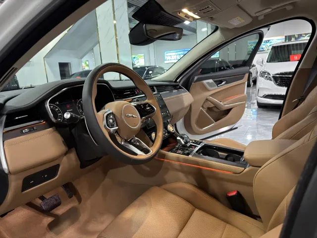 Jaguar XFL — Фото автомобиля 5