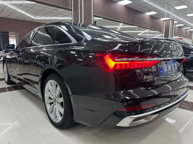 Audi A6L — Фото автомобиля 9