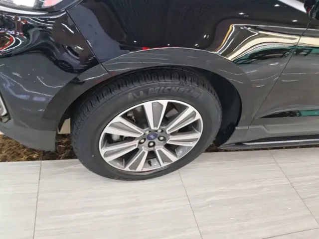 Ford Edge — Фото автомобиля 22
