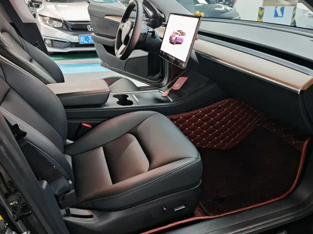 Tesla Model 3 — Фото автомобиля 8