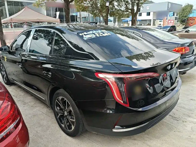 Hongqi E-QM5 — Фото автомобиля 4