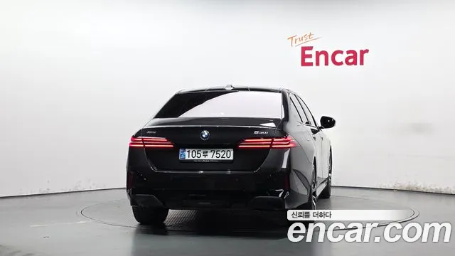 BMW 5 Series G60 — Фото автомобиля 4