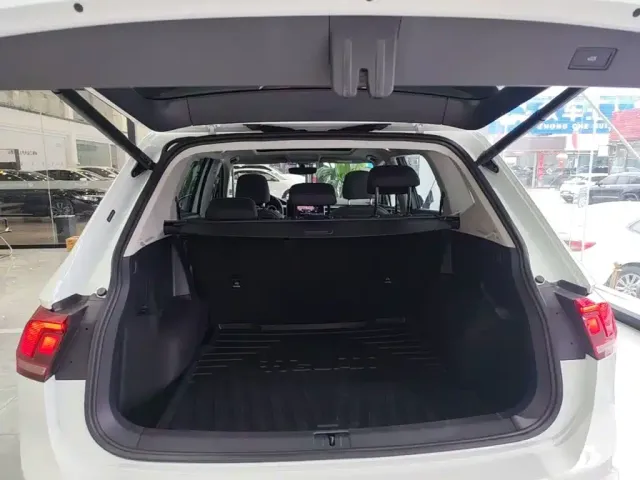 Volkswagen Tiguan L — Фото автомобиля 18