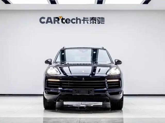 Porsche Cayenne New Energy 2023 Cayenne E-Hybrid 2.0T Platinum Edition — Фото автомобиля 2