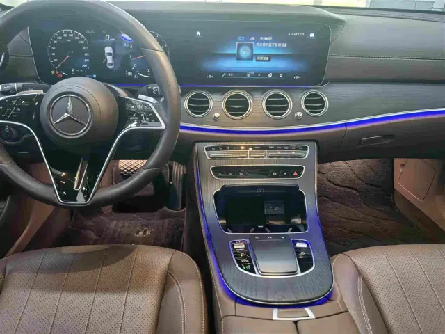 Mercedes-Benz E-Class — Фото автомобиля 12