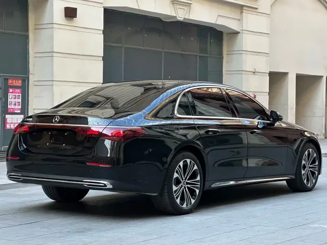 Mercedes-Benz E-Class — Фото автомобиля 6