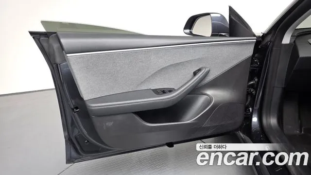 Tesla Model 3 — Фото автомобиля 13