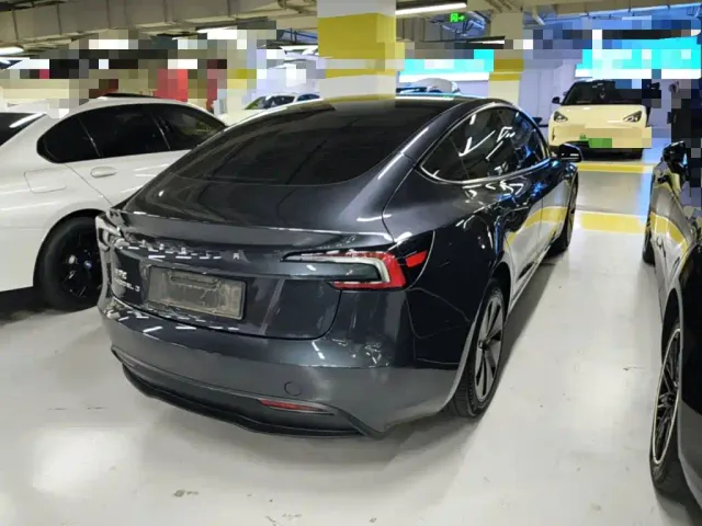 Tesla Model 3 — Фото автомобиля 6