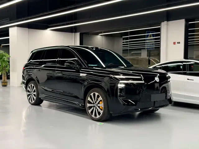 Denza N8L — Фото автомобиля 3