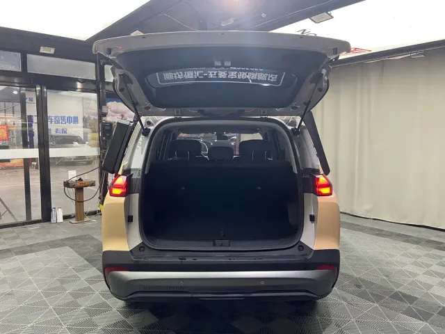 Wuling Starlight 560 — Фото автомобиля 17