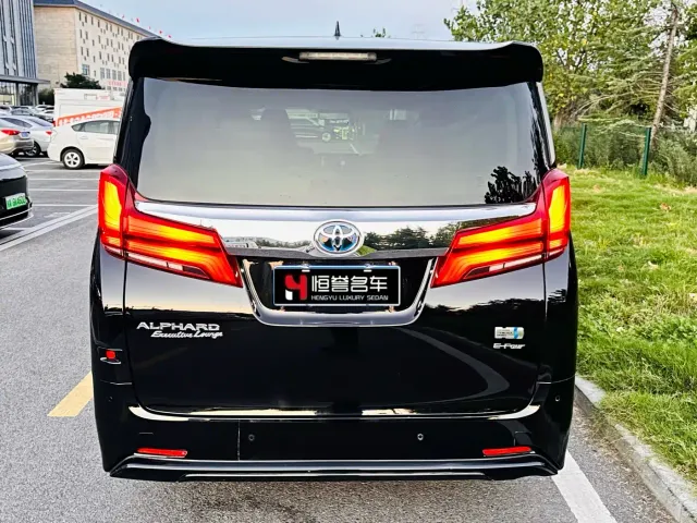 Toyota Alphard — Фото автомобиля 18