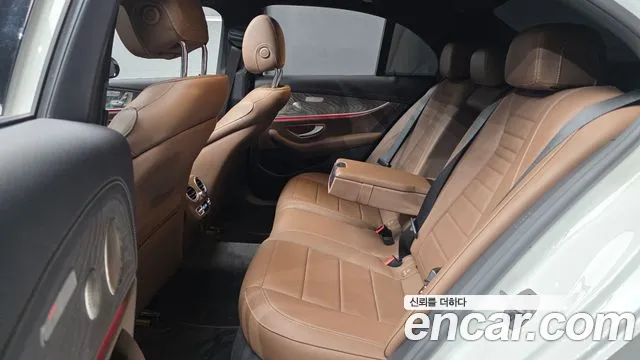 Mercedes-Benz E-Class — Фото автомобиля 17