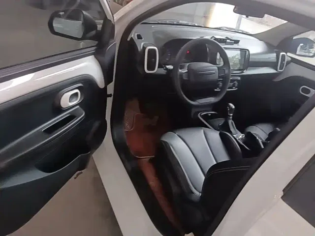 Roewe Clever — Фото автомобиля 15