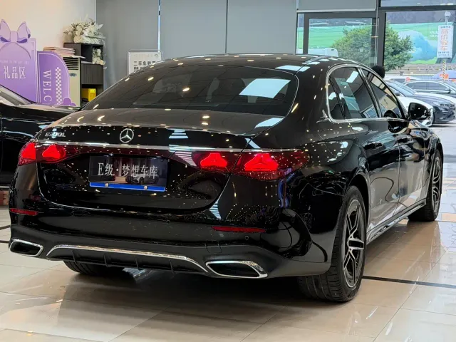 Mercedes-Benz E-Class — Фото автомобиля 20
