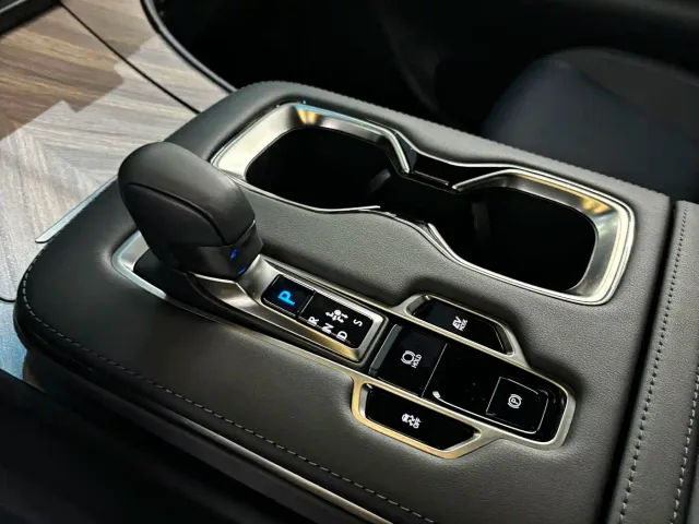 Lexus LM — Фото автомобиля 13
