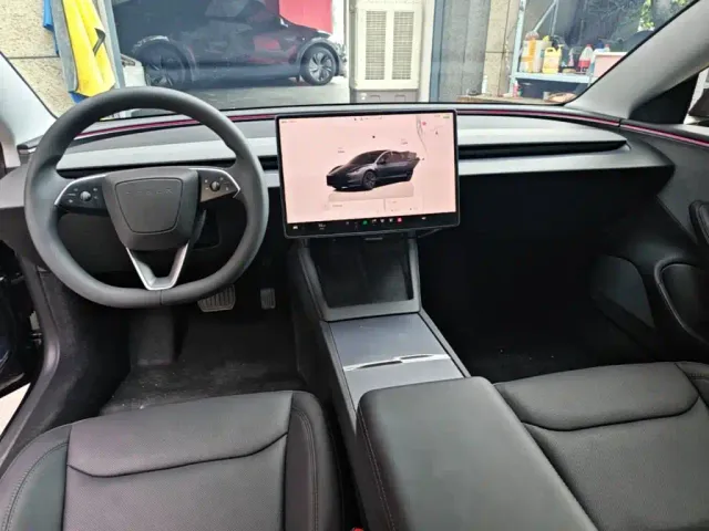 Tesla Model 3 — Фото автомобиля 9
