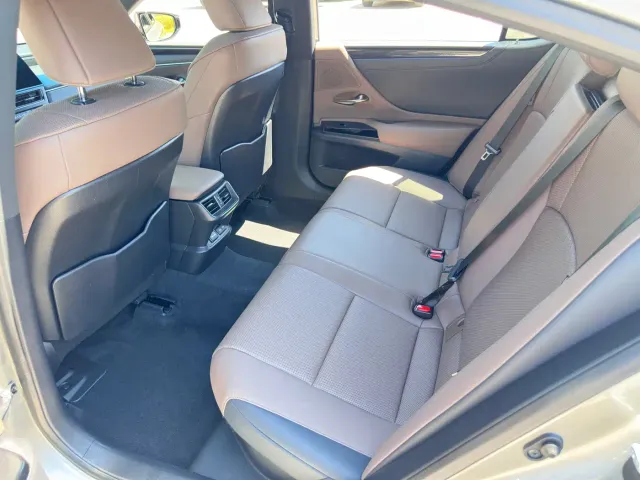Lexus ES — Фото автомобиля 10