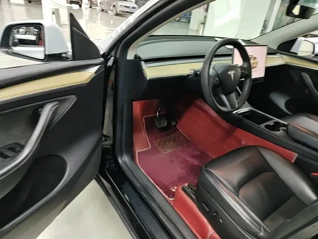 Tesla Model Y — Фото автомобиля 15
