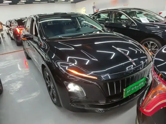 Hongqi E-QM5 — Фото автомобиля 3