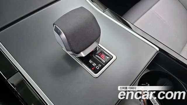 Land Rover Range Rover Velar Range Rover Velar 3.0 P400 Dynamic HSE — Фото автомобиля 9