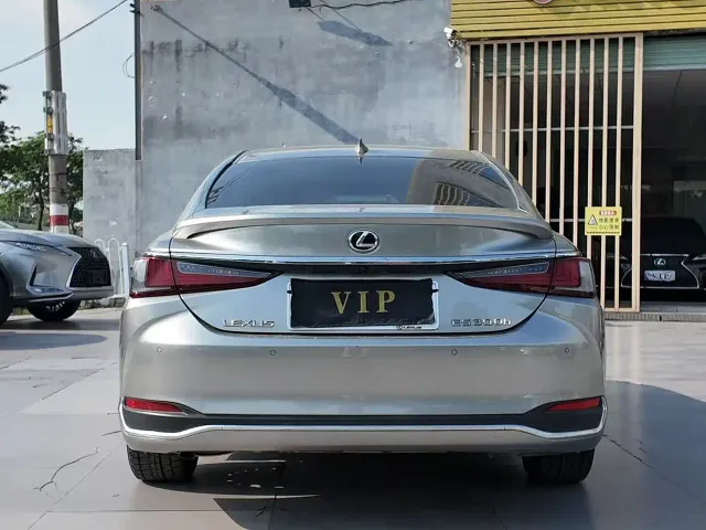 Lexus ES — Фото автомобиля 7