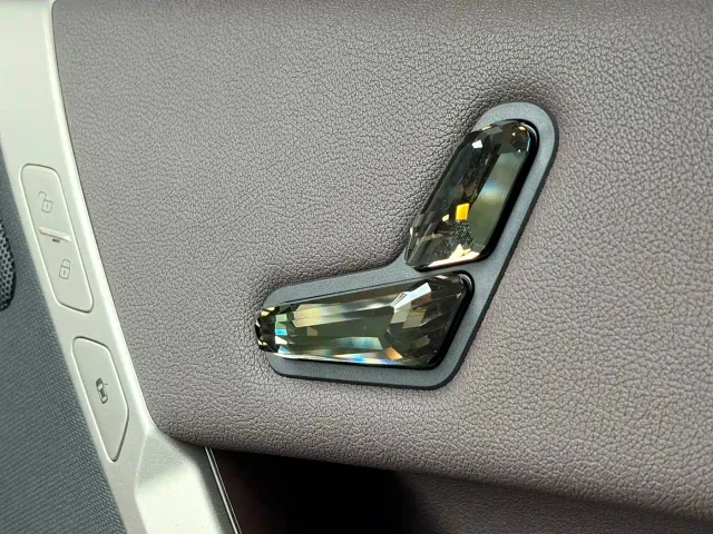 BMW iX — Фото автомобиля 23