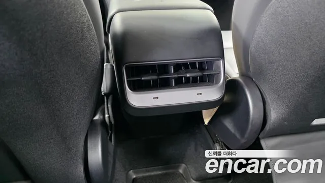 Tesla Model Y — Фото автомобиля 25